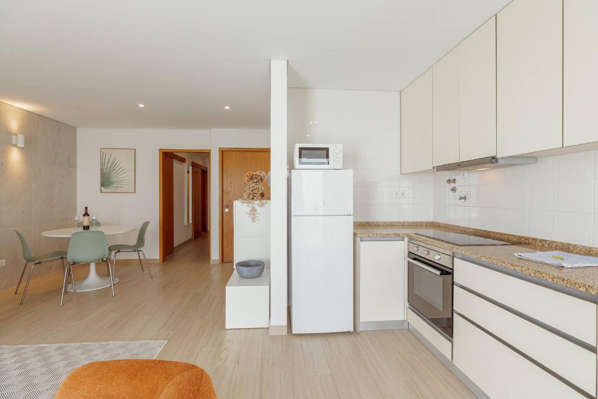 Stylish Apartment With Terrace By Hosty Porto Bagian luar foto